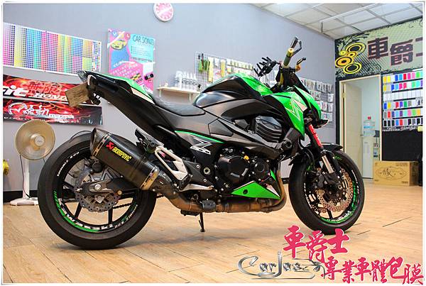 kAWASAKI Z800 客製化 極光金屬綠車身彩貼