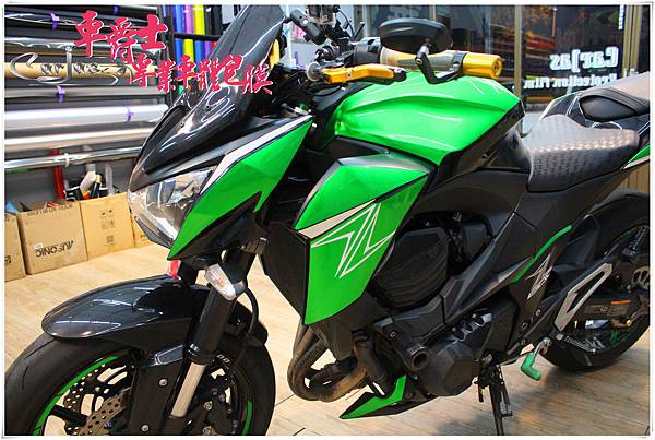 kAWASAKI Z800 客製化 極光金屬綠車身彩貼