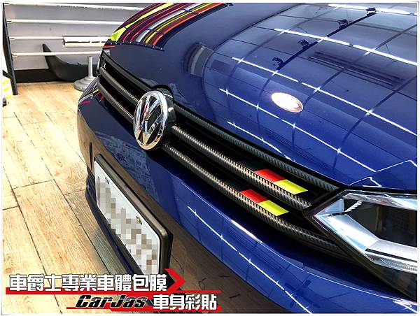 VOLKSWAGEN TOURAN 水箱護罩鍍鉻飾條 3D黑卡夢 改色貼膜 德國旗彩貼