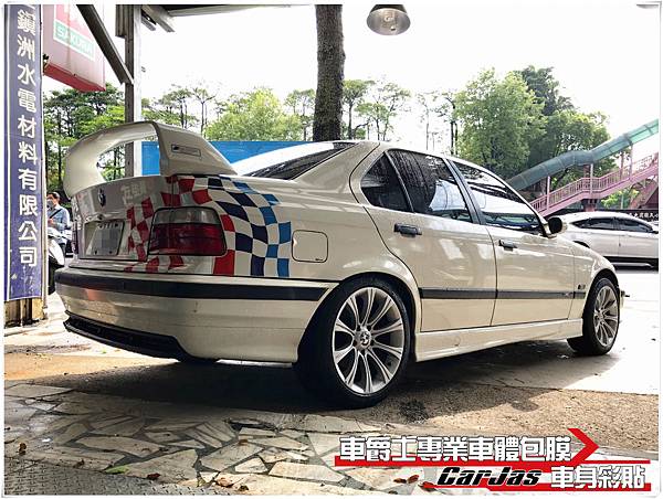 BMW E36 客製化賽車旗格車身彩貼