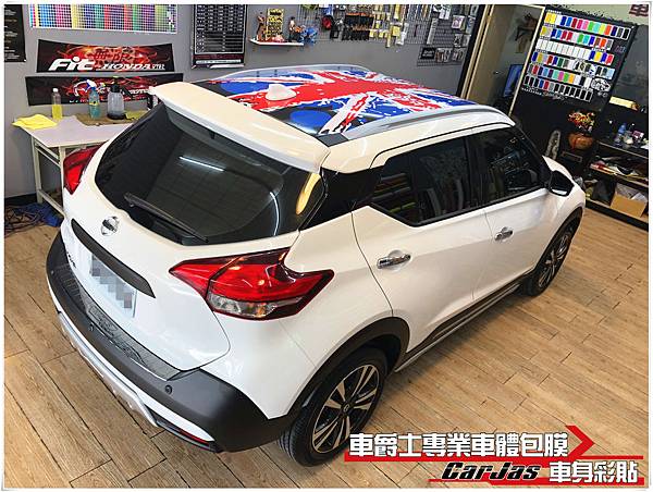 NISSAN KICKS 客製化英國旗車頂彩貼