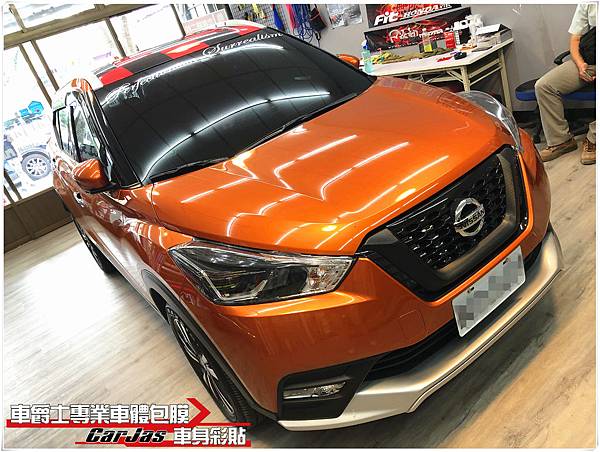 NISSAN KICKS 水箱護罩鍍鉻飾條 3D黑卡夢改色包膜