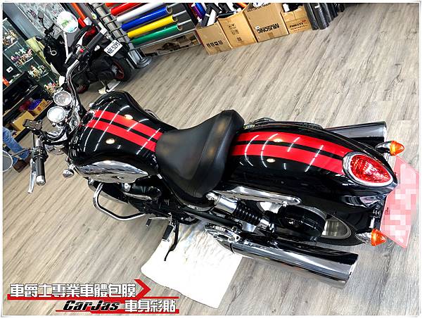 Triumph Rocket III 客製化極光金屬紅 運動線條車身彩貼