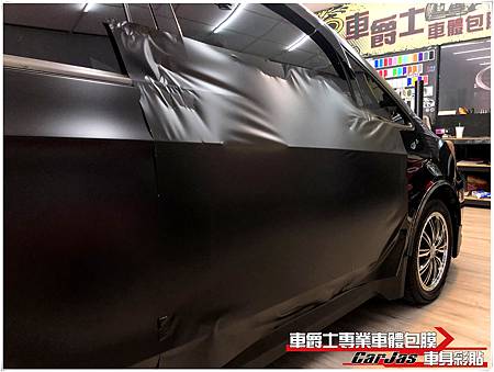 MITSUBISHI COLT PLUS 全車消光黑、3D黑卡夢改色包膜