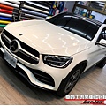 BENZ GLC300 類全景天窗高亮黑車頂改色包膜 鍍鉻飾條 高亮黑改色包膜