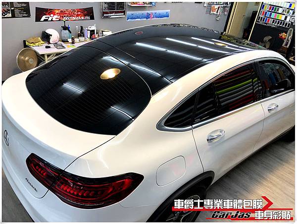 BENZ GLC300 類全景天窗高亮黑車頂改色包膜 鍍鉻飾條 高亮黑改色包膜