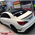 BENZ CLA45 類全景天窗高亮黑車頂貼膜