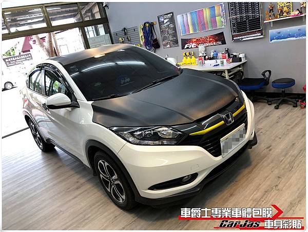 HONDA HR-V 引擎蓋 車頂 3D黑卡夢改色包膜 鍍鉻飾條 極光金屬金改色貼膜