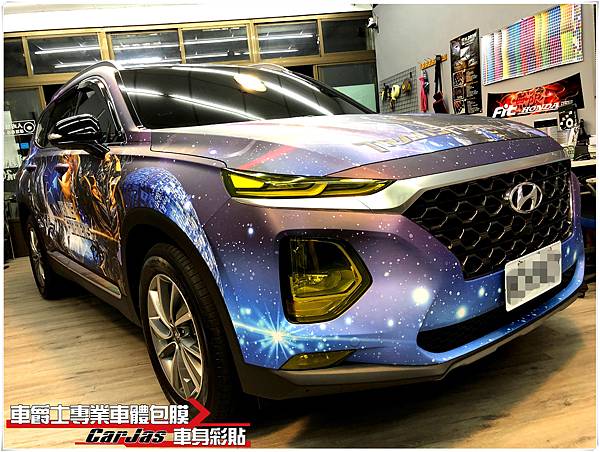 HYUNDAI SANTA FE 山土匪 客製化變形金剛全車車身彩貼、高亮黑車頂＆後視鏡、車燈燻黑改色包膜