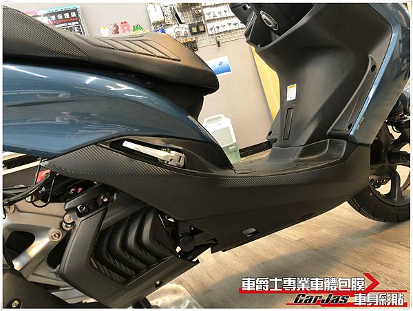 車爵士車體包膜車身彩貼-YAMAHA SMAX 全車殼、車燈自體修復透明犀牛皮保護包膜&3D黑卡夢改色包膜