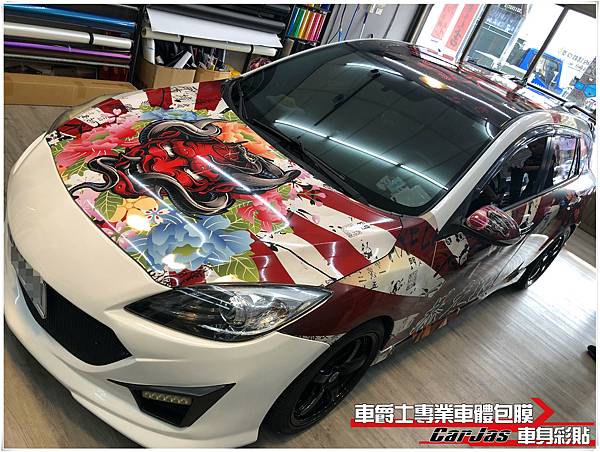 車體彩繪貼紙設計 車爵士車體包膜車身彩貼 二代mazda3 般若車頂彩貼 車爵士車體包膜車身彩貼的相簿