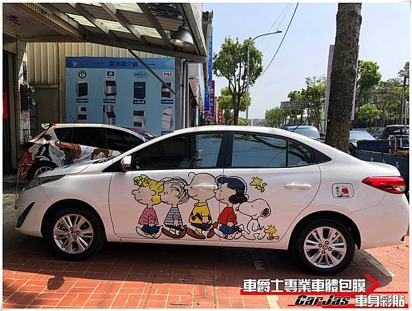 車爵士車體包膜車身彩貼-TOYOTA VIOS SNOOPY 客製化 車身彩貼