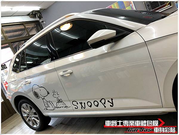 車爵士車體包膜車身彩貼-SKODA KAMIQ 客製化SNOOPY車身彩貼