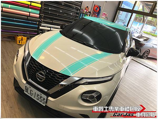 車爵士車體包膜車身彩貼-NISSAN JUKE 車頂改色包膜、客製化運動線條車身彩貼