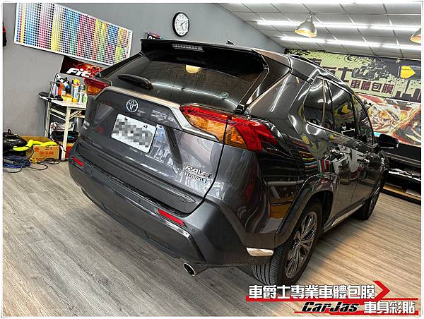 車爵士車體包膜車身彩貼-TOYOTA RAV4 後下護板高亮5D黑卡夢改色包膜