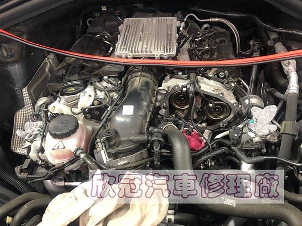 GLE450 前蓋漏油_191119_0012.jpg GLE450 前蓋漏油_191119_0012.jpg