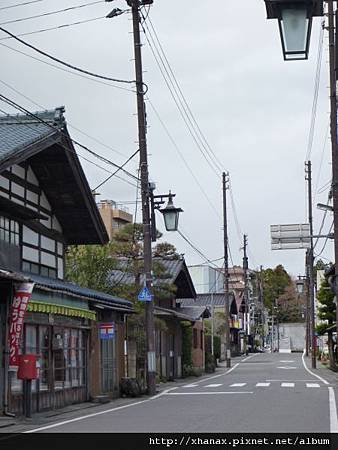 路的盡頭本來可以看到紅色大鳥居