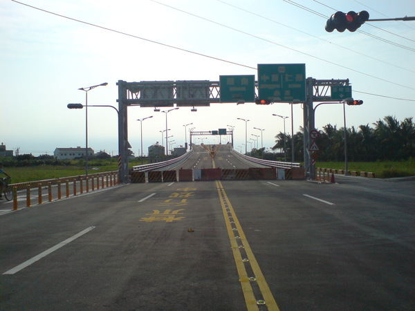 高架橋東口