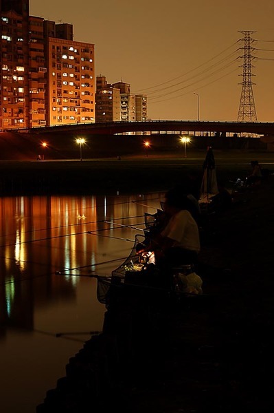 微風運河　釣客偷拍