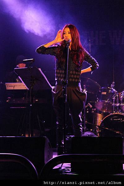 可愛的弦子想喝水