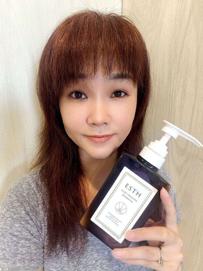 ESTH 恩絲 泥萃淨養SPA洗髮精-合拍~2.jpg ESTH 恩絲 泥萃淨養SPA洗髮精-合拍~2.jpg