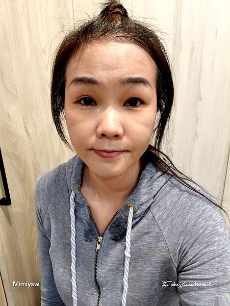 CHIC CHOC 奇可俏可「花萃保濕菁華」保養前 (1).jpg CHIC CHOC 奇可俏可「花萃保濕菁華」保養前 (1).jpg