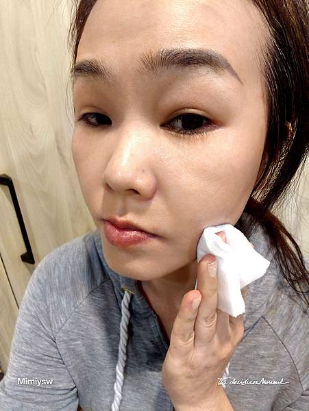 CHIC CHOC 奇可俏可「花萃保濕菁華」保養後 (1).jpg CHIC CHOC 奇可俏可「花萃保濕菁華」保養後 (1).jpg