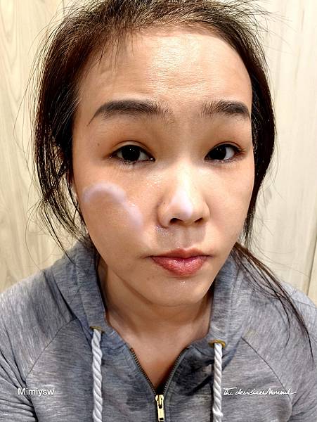 CHIC CHOC 奇可俏可「花萃保濕菁華」保養左 (1).jpg CHIC CHOC 奇可俏可「花萃保濕菁華」保養左 (1).jpg