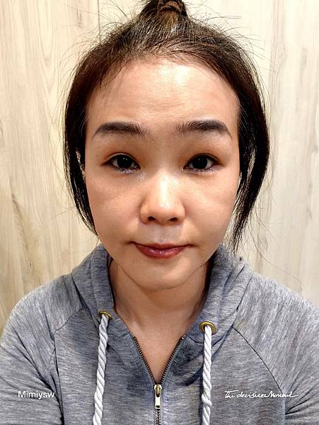 CHIC CHOC 奇可俏可「花萃保濕菁華」保養後2 (1).jpg CHIC CHOC 奇可俏可「花萃保濕菁華」保養後2 (1).jpg