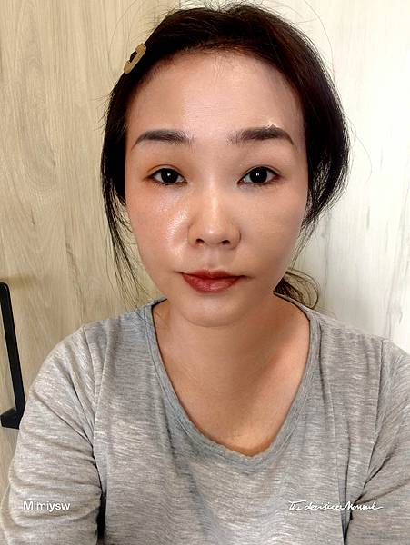 PAUL%26;JOE 糖瓷珍珠粉底霜 SPF30 PA++ #201 半臉使用.jpg PAUL%26;JOE 糖瓷珍珠粉底霜 SPF30 PA++ #201 半臉使用.jpg