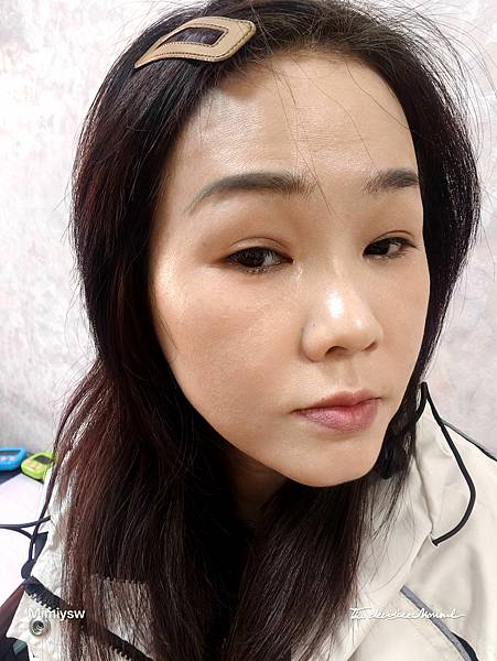 PAUL%26;JOE 糖瓷珍珠粉底霜 SPF30 PA++ #201 三小時之後.jpg PAUL%26;JOE 糖瓷珍珠粉底霜 SPF30 PA++ #201 三小時之後.jpg