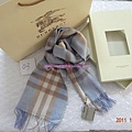 BURBERRY巴寶莉純羊絨圍巾男女士經典格子蘭色 2300 (1)_conew1