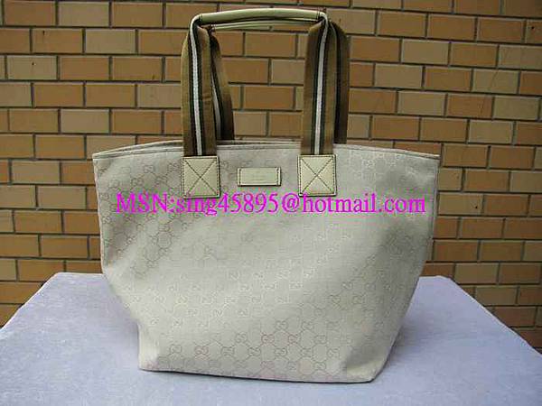 GUCCI~編號131231白色大號水餃包W48H28D23CM~2800