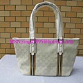 GUCCI-137396中號白色色公仔包尺寸W27H20D14CM~2700 (1)