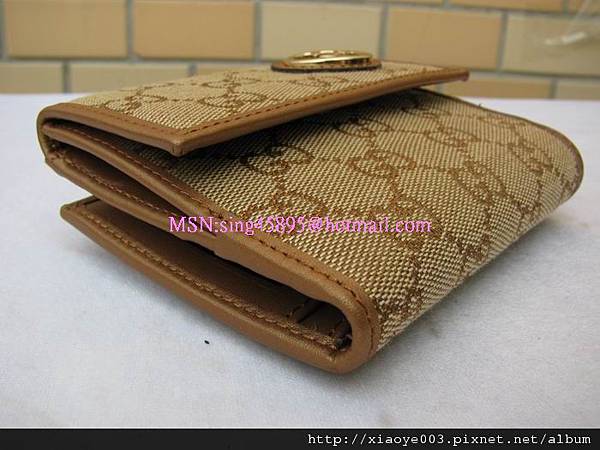 GUCCI-245731金色短夾售價1600元 (2)