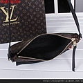 LV M41679老花配黑色女士斜背包W27H23D7 (3).jpg