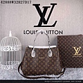 LV M42888 老花配白蛇紋女士手提斜背包W32H27D17.jpg