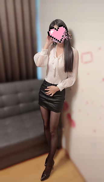 台年正妹按摩腿白皙黑OL全身舒按摩特跪背