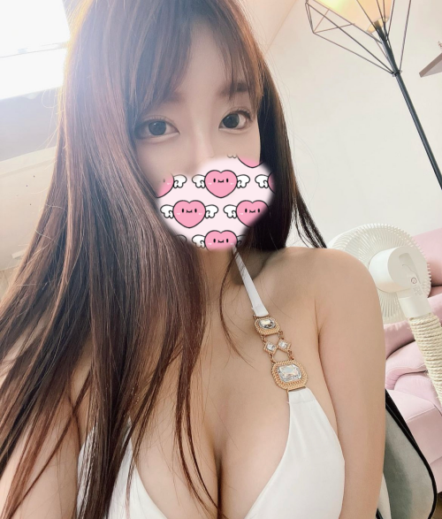 台年正妹按摩腿白皙黑OL全身舒按摩特跪背