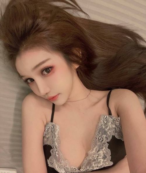 台年正妹按摩腿白皙黑OL全身舒按摩特跪背