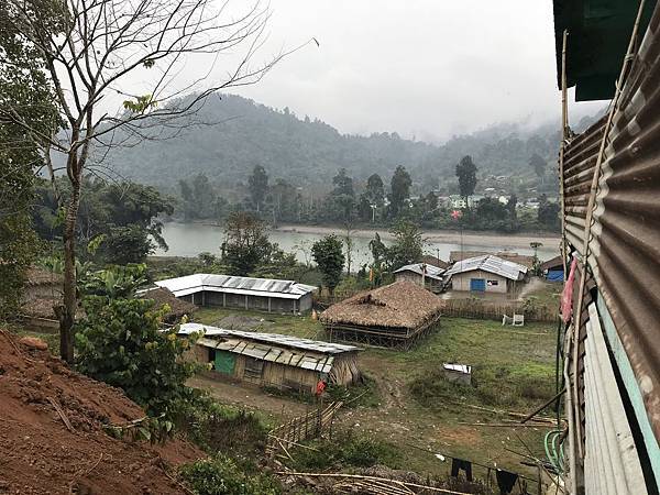 后面河道就是我们要去的地方