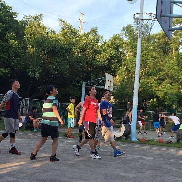 籃球day~~_10.jpg 油漆,裝修,裝潢,室內設計,粉刷,清潔,方師傅,防水,工程,水泥,泥作,水電,土水,漆妻油漆,三峽,三峽打球,籃球,打籃球,溪北河濱公園