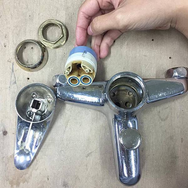 混合龍頭.jpg 混合龍頭,油漆,裝修,裝潢,室內設計,粉刷,清潔,方師傅,防水,工程,水泥,泥作,水電,土水,漆妻油漆