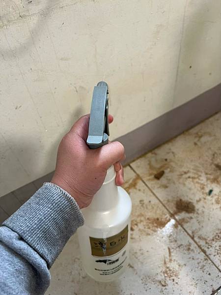 職人,油漆師傅,三峽,台北,北部,新北,板橋,樹林,鶯歌,新店,桃園,三峽油漆,台北油漆,新北油漆,新店油漆,樹林油漆,板橋油漆,新莊油漆,三重油漆,桃園油漆,萬華油漆,油漆,裝修,裝潢,室內設計,粉刷,方師傅,防水,工程,水泥,泥作,水電,土水,漆油妻,防霉處理,除菌