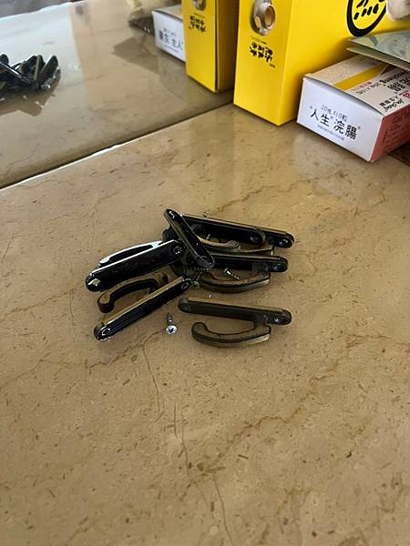 職人,油漆師傅,三峽,台北,北部,新北,板橋,樹林,鶯歌,新店,桃園,三峽油漆,台北油漆,新北油漆,新店油漆,樹林油漆,板橋油漆,新莊油漆,三重油漆,桃園油漆,萬華油漆,油漆,裝修,裝潢,室內設計,粉刷,方師傅,防水,工程,水泥,泥作,水電,土水,漆油妻