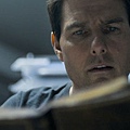 tom-cruise-as-jack-harper-in-oblivion-2013