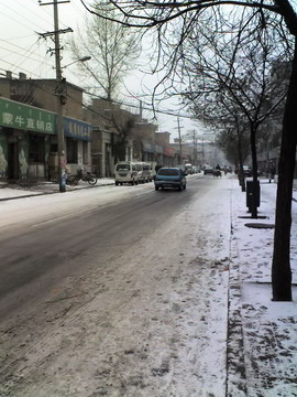 下雪  我住的那條街