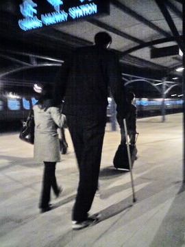 在赤峰火車站遇到世界第一高人  喜順