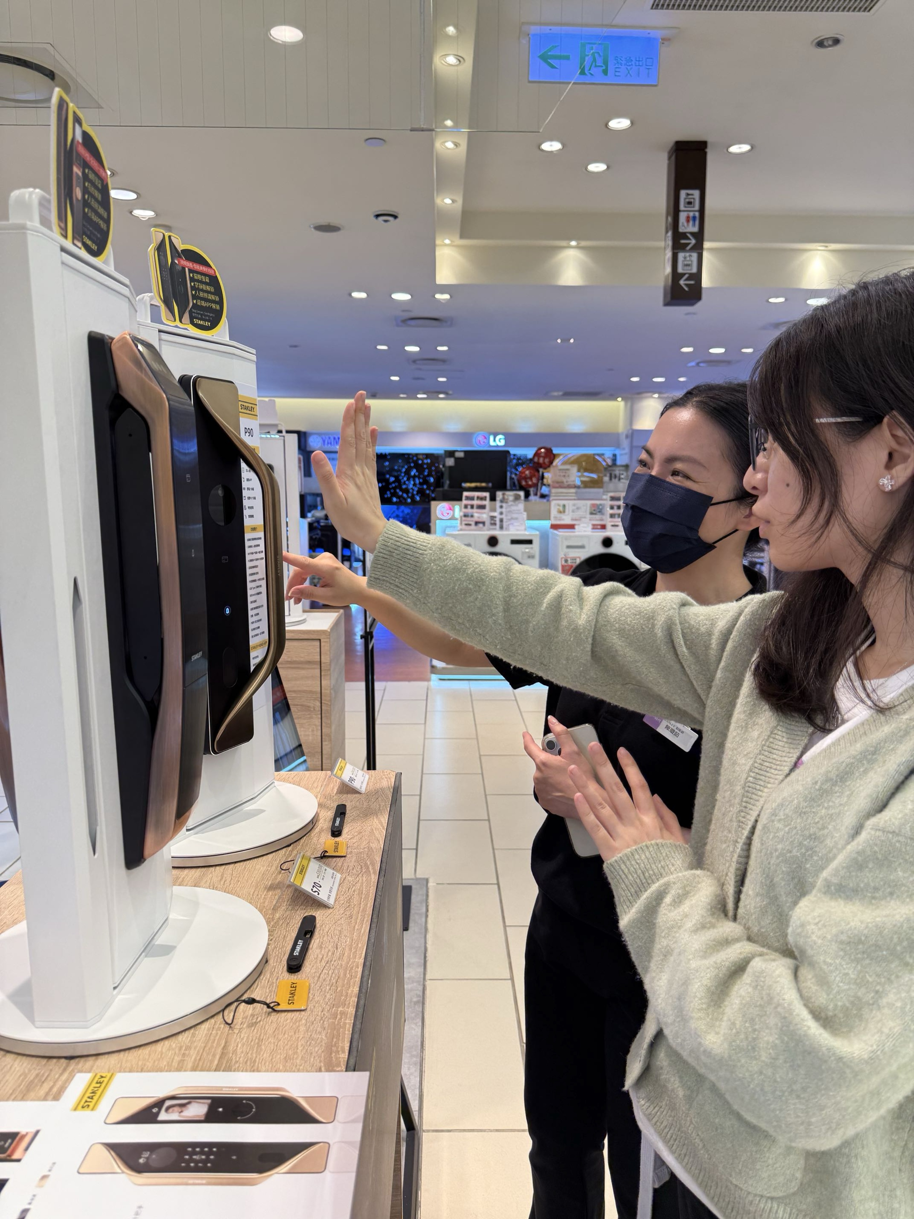 🔥百年美國品牌STANLEY震撼登場!掌靜脈+人臉辨識電子鎖 🔥百年美國品牌STANLEY震撼登場!掌靜脈+人臉辨識電子鎖