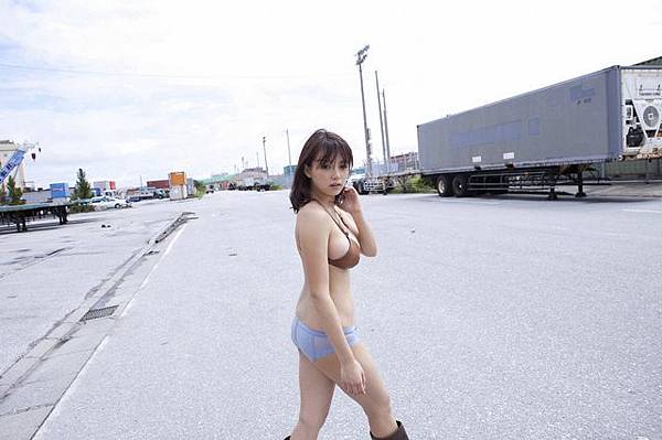 shinozaki_ai_05_02.jpg